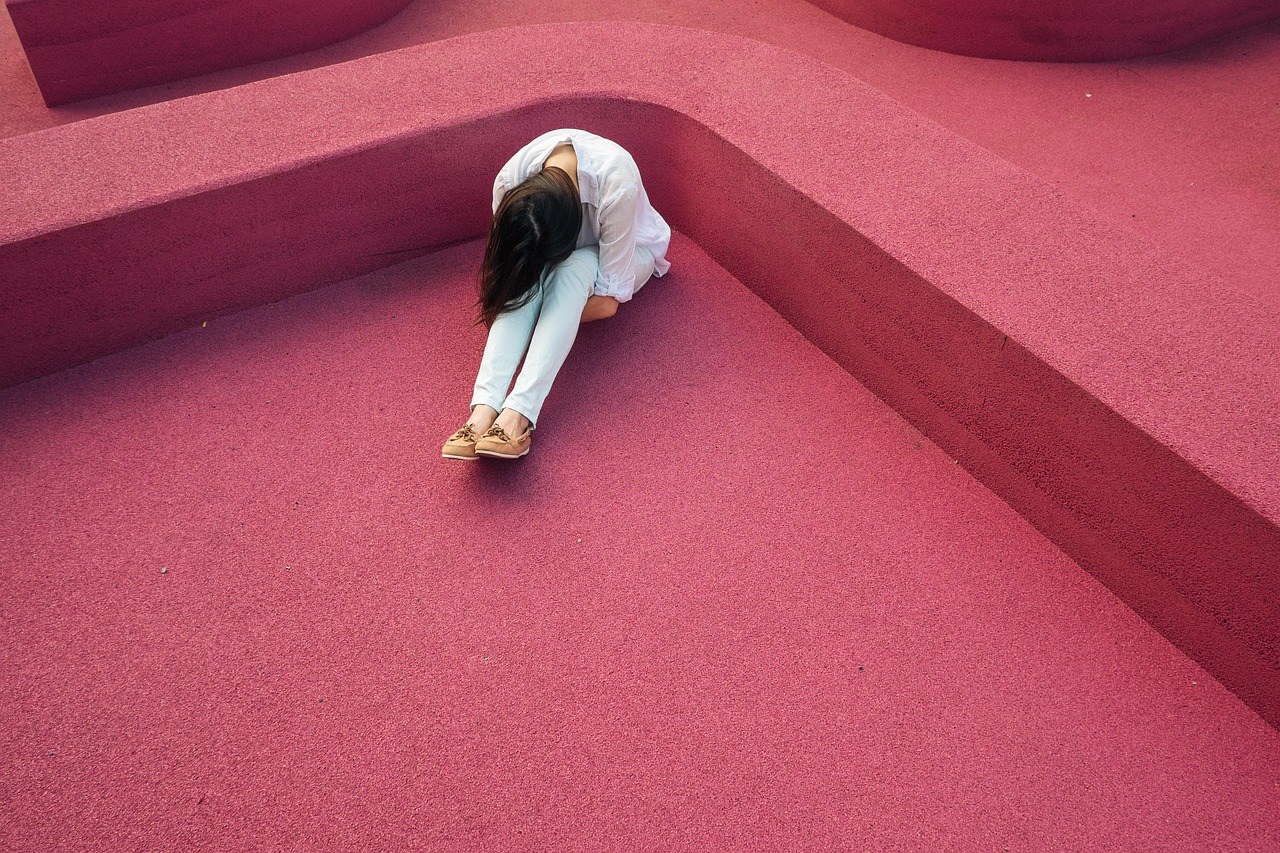 Self-Sabotage là gì? Vì sao ta tự tay phá hỏng hạnh phúc của chính mình, dù rất muốn?