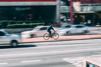 Kiệt sức cảm xúc: Vì sao bạn cô đơn giữa đám đông dù không làm gì nặng nhọc?